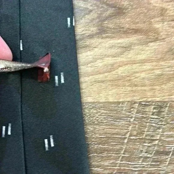 Oscar de la Renta Vintage Tie Beautiful Black with gray rectangular design. - Picture 8 of 16